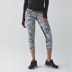 Lululemon Pace Rival Crop (Full-On Luxtreme) Dottie Tribe White Black Size 4